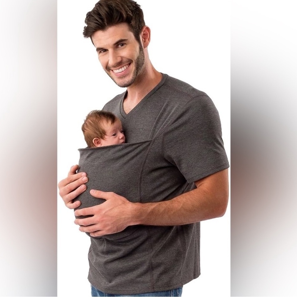 LaLabu Gray large baby wearing dad pouch short sleeve, V-neck T-shirt